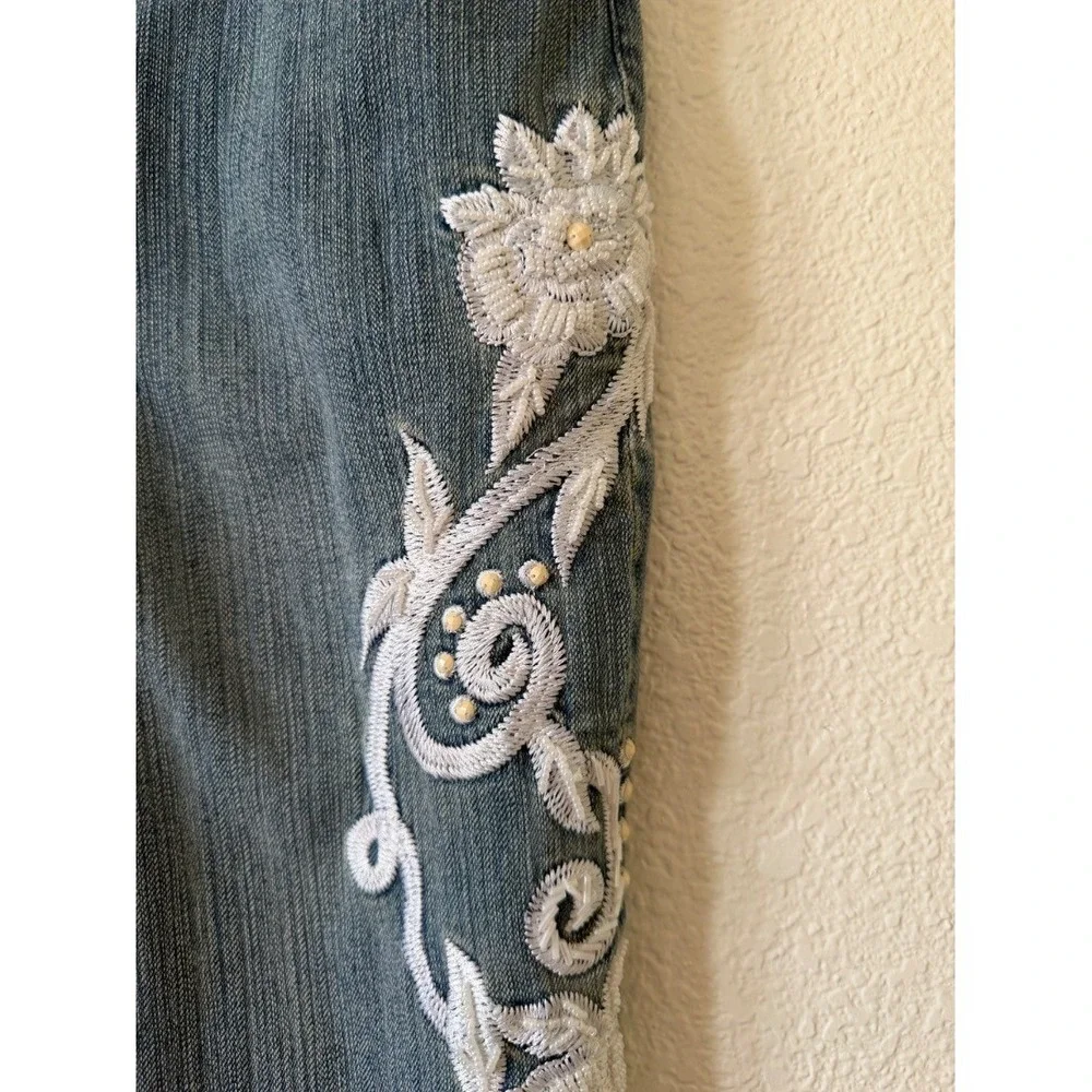 Boston Proper Womens Embroidered Capri Jeans Light Wash Floral Beaded Size 6